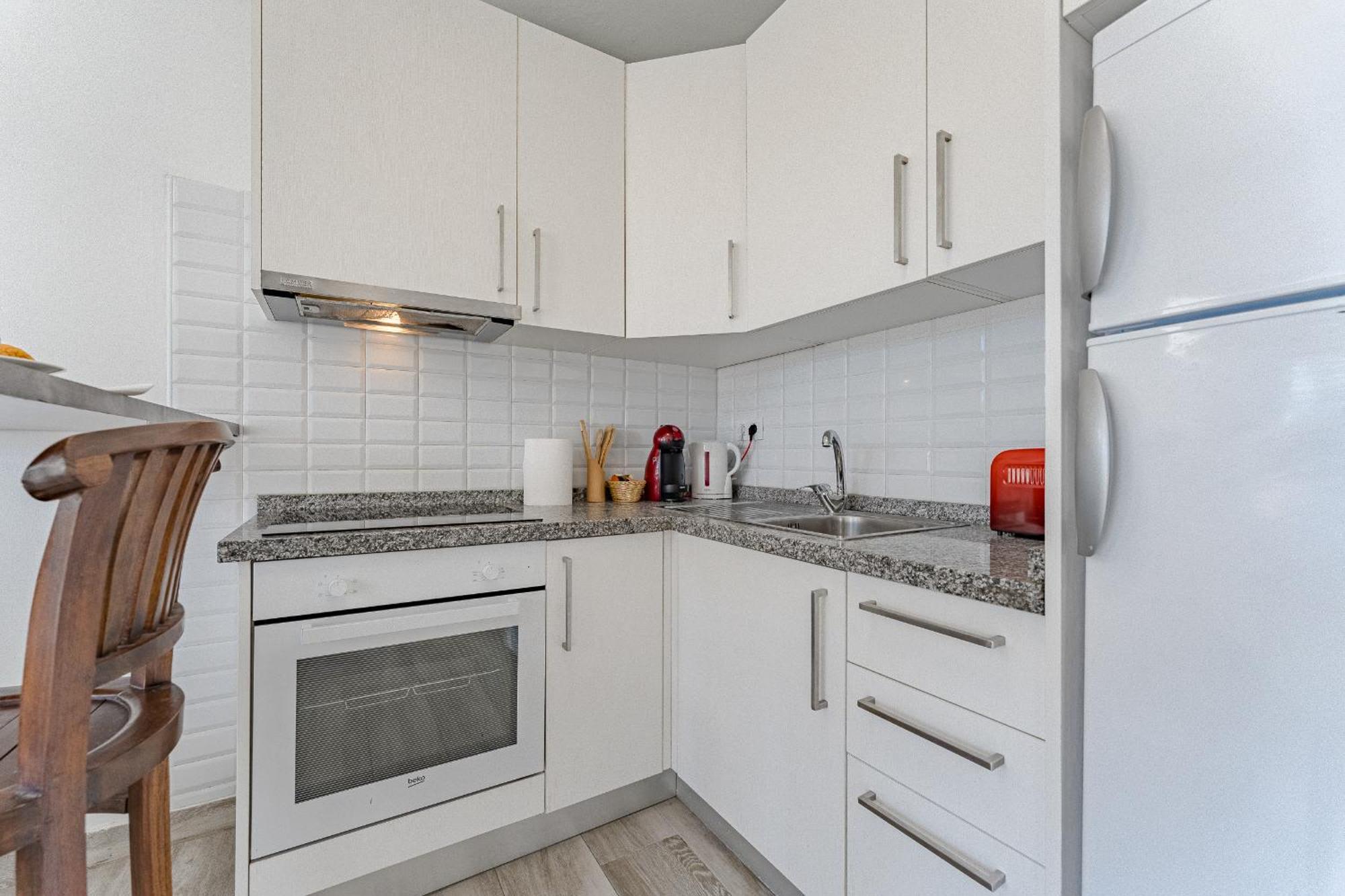 Primavera Tranquil Retreat 2-Bedroom Apartment With Balcony, Garden View & Fiber Wifi 아로나 외부 사진