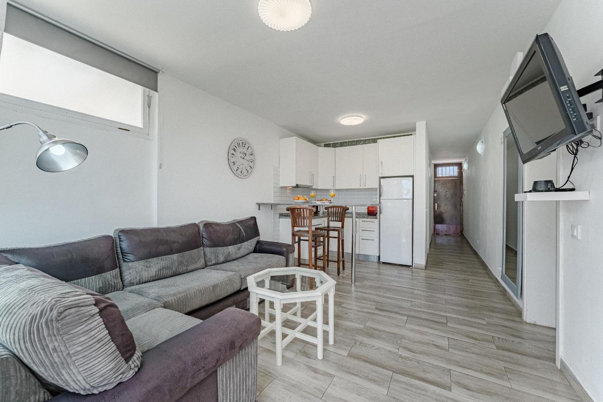 Primavera Tranquil Retreat 2-Bedroom Apartment With Balcony, Garden View & Fiber Wifi 아로나 외부 사진