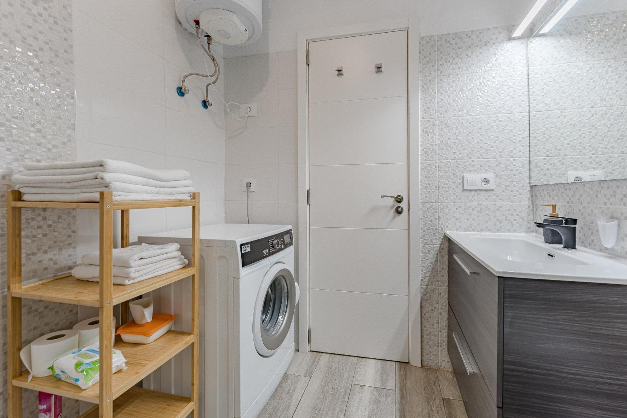 Primavera Tranquil Retreat 2-Bedroom Apartment With Balcony, Garden View & Fiber Wifi 아로나 외부 사진